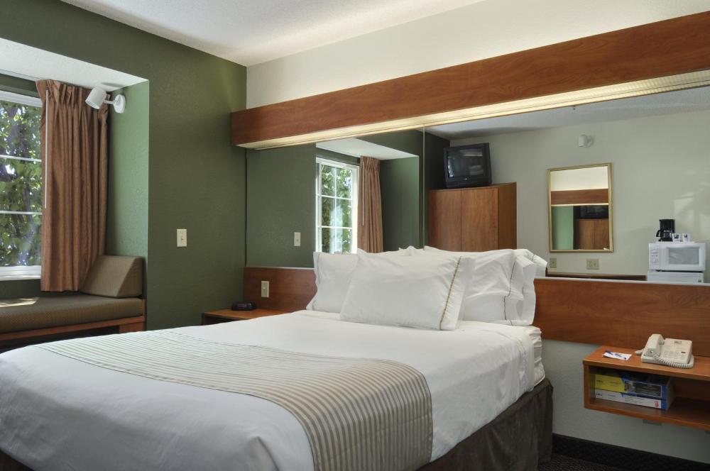 Queen Room - Disability Access/Non-Smoking interior