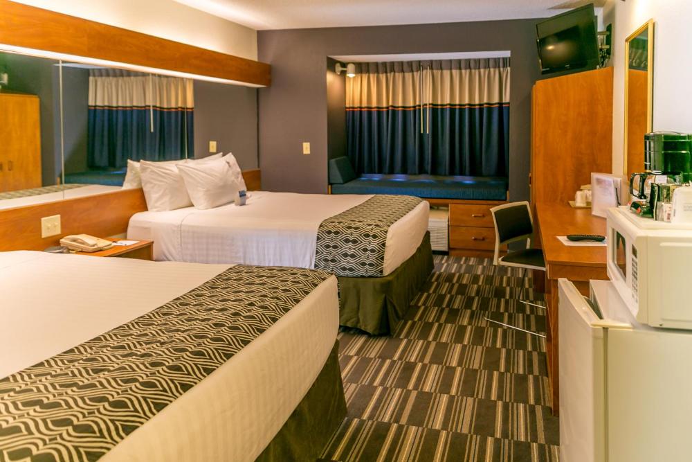 Queen Room with Two Queen Beds - Disability Access/Non-Smoking interior